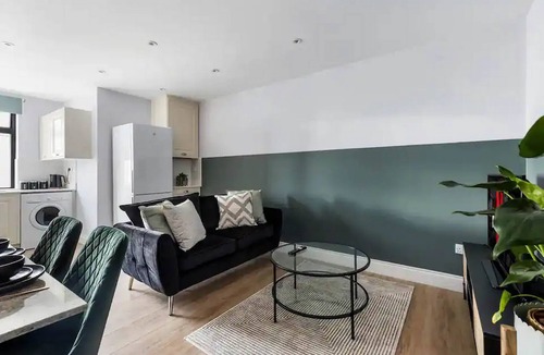 Dudden Hill Apartment | Elegant 3-Bedroom apartment near tube station - 360 Stays