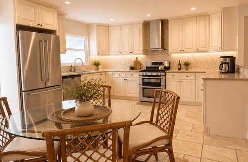 Bayshore Beautiful House | Elegant 3 bedroom bayshore home with pool and hot tub