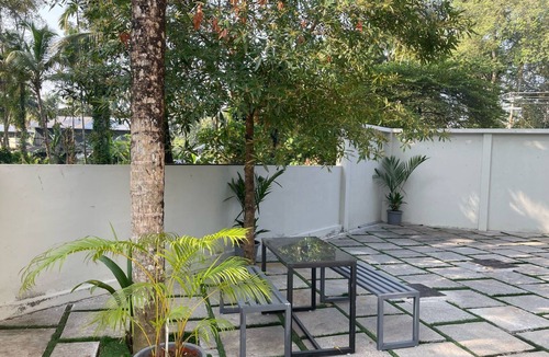 Thiruvananthapuram Apartment | Elegant 3-BR Serviced Apartment with Full Amenities and Near City Hotspots