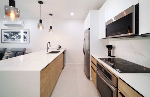 Lower Carlton Condo | Elegant 3BR Pool Villa! Beach 5min, Holetown