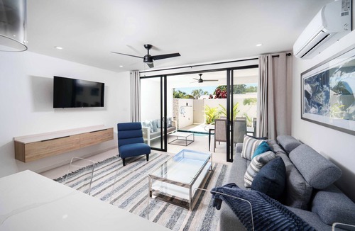 Lower Carlton Condo | Elegant 3BR Pool Villa! Beach 5min, Holetown