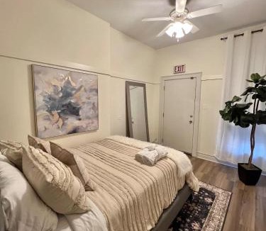 Near North Side Apartment | Elegant 3BR River North Escape l Free Parking
