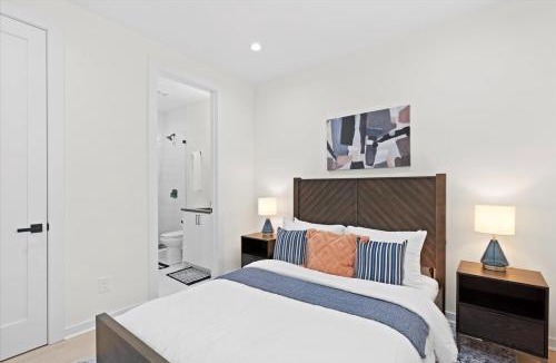 Charlotte Apartment | Elegant 3BR3.5BA Modern Charlotte Townhouse