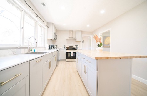 Hunter Mill House | Elegant 5BR/2BA | Private Parking । Great Falls