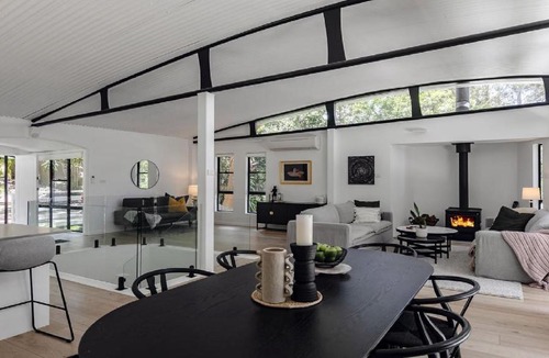 Macmasters Beach House | Elegant Abode Only Moments To Macmasters Beach