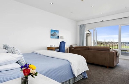 Maungatautari Cabin | Elegant Accommodation for a Getaway near Lake Karapiro in Cambridge, North Island