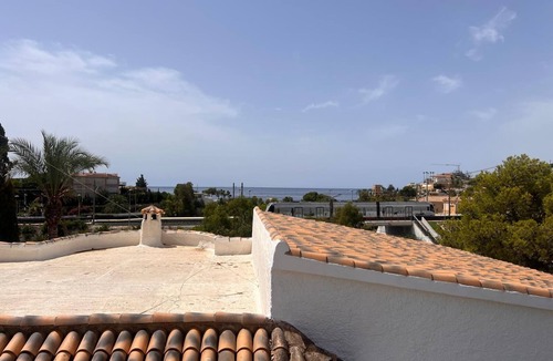 Coveta Fuma Villa | Elegant & Affordable Villa, Private swimming pool sleeps 4 to 10 adults
