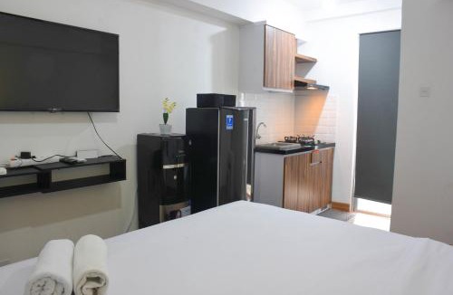 Jatinegara Apartment | Elegant and Comfy Studio at Bassura City Apartment By Travelio
