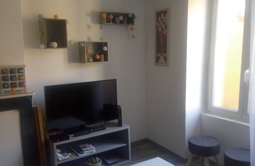 Chateaudun Cottage | Elegant and Cozy Cottage in the Heart of Châteaudun – Walk to Attractions!