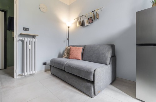 Parella Apartment | Elegant and functional suite convenient to the city center accessorized with everything