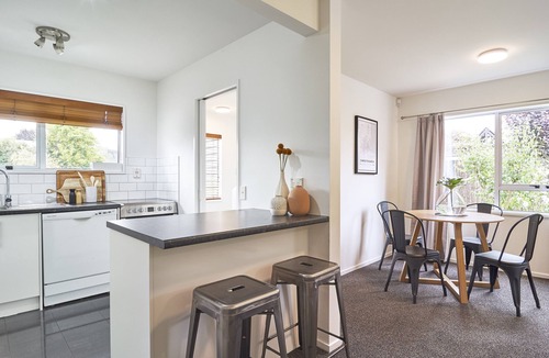 Saint Albans House | Elegant and private in Merivale