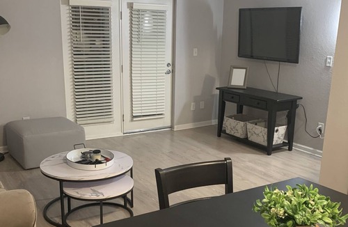 Beavercreek Apartment | Elegant and Romantic1 bedroom Apartment Right across the street from the Green !