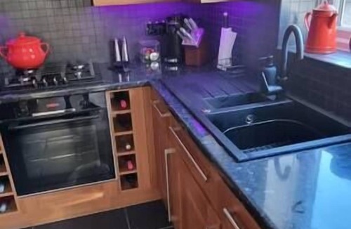 Bont Newydd House | Elegant and Spacious Four Bedroomed Residential House, Great place to anchor to visit Snowdonia and