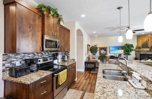 Hurricane House | Elegant and spacious home perfectly located to National Parks and more