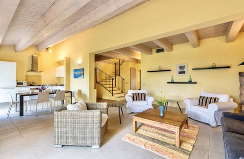 Trequanda Villa | Elegant and spacious two-storey villa of 156 m2 consisting of a large living room, kitchen complete with dishwasher, microwave oven, electric oven, coffee machine, kettle, fridge and freezer.Indoor and outdoor dining area, a master double bedroom with pr