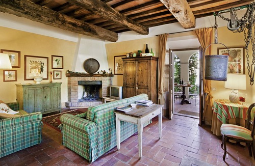 Gambassi Terme Apartment | ELEGANT APARTMENT WITH POOL IN THE MIDDLE OF TUSCANY. WINE TASTINGS