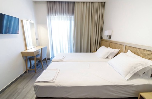 Kiparissia Hotel | Elegant Beach Hotel