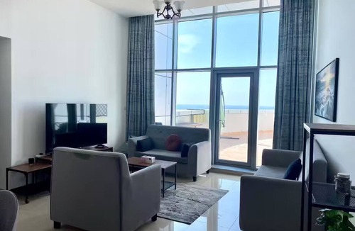 Rumailah Apartment | Elegant Beachfront Apartment with Sea Views