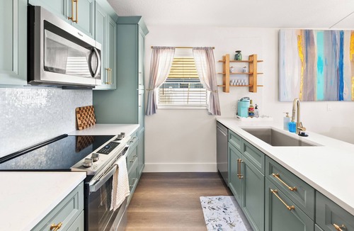 Newtown House | Elegant Boho Beach House, 3 min to Main St. Sarasota, 10 min to Lido Beach