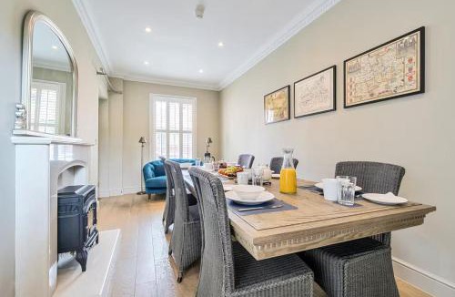 Guildford House | Elegant Central Guildford Home with Castle Views - Pass the Keys