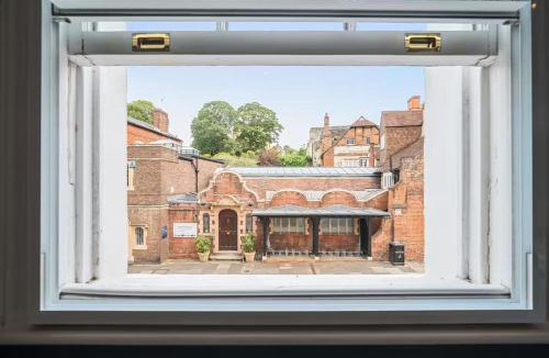 Guildford House | Elegant Central Guildford Home with Castle Views - Pass the Keys