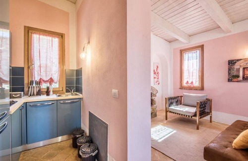 Trequanda Ski Chalet | Elegant chalet on the ground floor of approximately 80 m2 consisting of a large living room with fireplace, kitchen complete with dishwasher, microwave oven, electric oven, coffee machine, kettle, fridge and freezer.A double bedroom and a single bedroom,