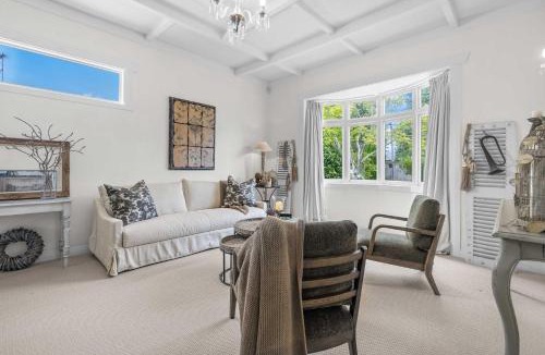 Claudelands House | Elegant Character Villa - Walk to Claudelands