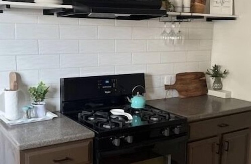 West Allis Apartment | Elegant charm!