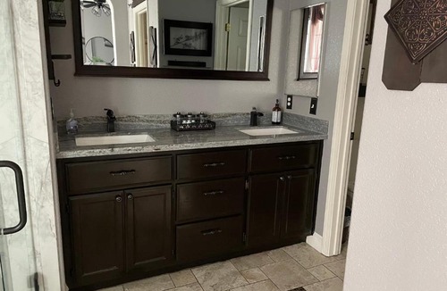 Regency Park House | Elegant & Comfortable Room SMF