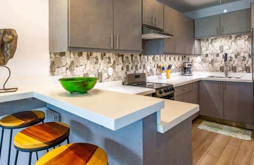 Playa Flamingo Condo | Elegant Condo with Brand-New Fixtures, Shaded Tropical Terrace, and Secluded Beach Access