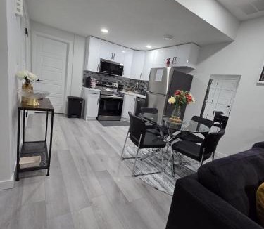 Northwest Edmonton House | Elegant & Cozy 2 Bdrm Basement suite near WEM
