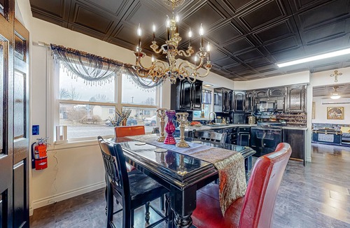 College Place House | Elegant dog-friendly home with old-world theme, smart TVs, grill, AC, & firepit
