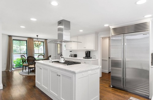 Andover House | Elegant Downtown Retreat 5 Bedrooms & First Floor Primary Suite