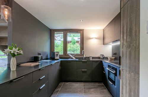 Le Cret Apartment | Elegant Duplex Apartment with Great Light, WiFi, and Parking in Val-d'Isère