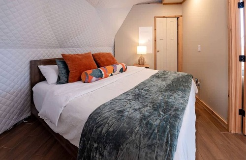 McMinnville Cabin | Elegant Family-Friendly Dome with Outdoor Shower, Jacuzzi and Views in Tennessee