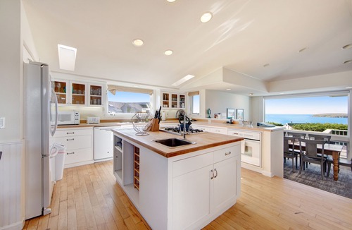 Bodega Bay House | Elegant golf course home with hot tub & ocean view - close to town & beaches