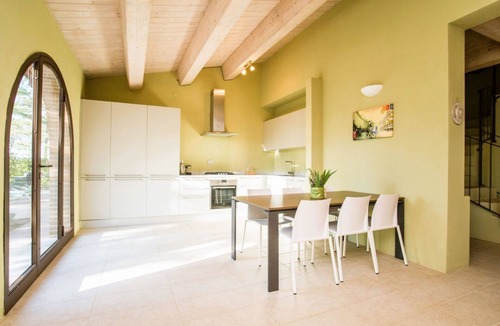 Trequanda Villa | Elegant ground floor villa of 93 m2 consisting of a large living room with sofas and fireplace, kitchen complete with dishwasher, microwave oven, electric oven, coffee machine, kettle, fridge and freezer.Indoor and outdoor dining area, a double bedroom w