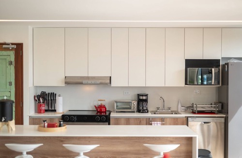 Zona 10 Apartment | Elegant New Retreat in Zone 10 Great Location 3-4 Bedrooms