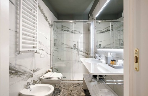 Rione V Ponte Apartment | Elegant, New, Spacious 3Bedroom Home Between Vatican, Piazza Navona & Trastevere