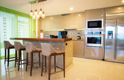 Cancun Resort | Elegant Oceanfront 3BR Suite in Cancun – Luxury & Space for 8 Guests