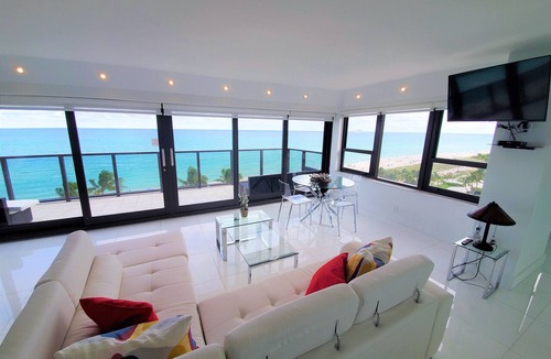 Mid Beach Apartment | Elegant Oceanfront with Views 2 Bedroom - 1101