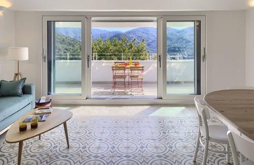 Valle Santa Apartment | Elegant, panoramic apartment for 6 people