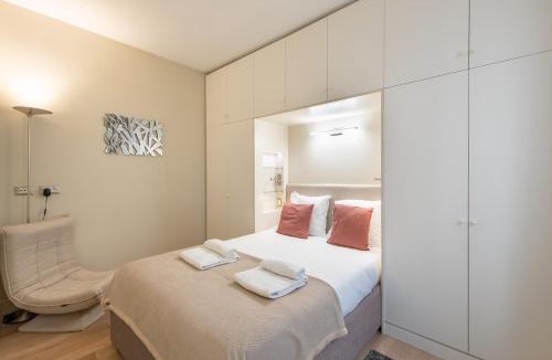 Quartier du Faubourg-Montmartre Apartment | Elegant Parisian Stay - Steps to Opéra, Lafayette & Dining