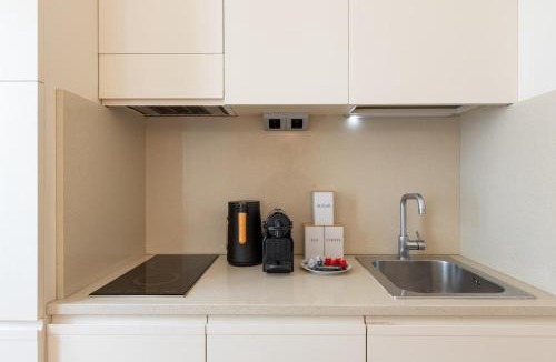 Quartier du Faubourg-Montmartre Apartment | Elegant Parisian Stay - Steps to Opéra, Lafayette & Dining