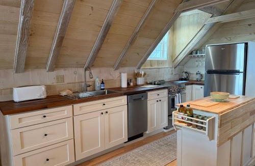 East Dover Apartment | Elegant Private Barn Apartment in E Dover with 50 mile view