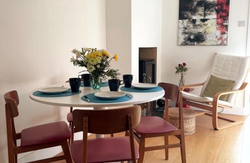 Earley House | Elegant Reading Haven: 2BD Period Charm & Garden