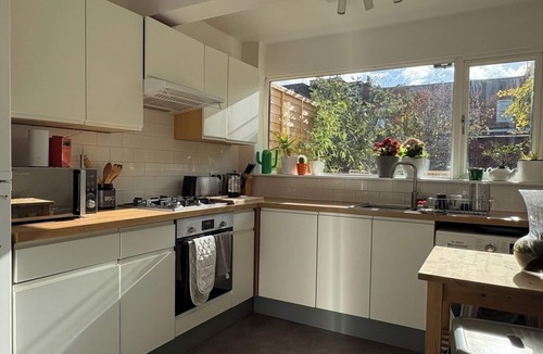 Earley House | Elegant Reading Haven: 2BD Period Charm and Garden