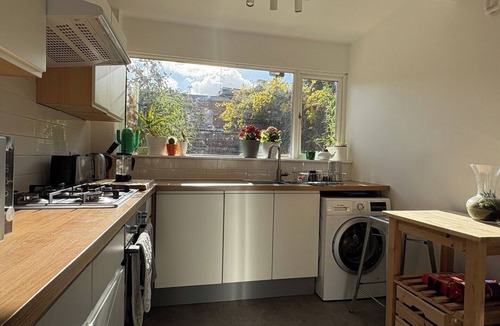 Earley House | Elegant Reading Haven: 2BD Period Charm and Garden