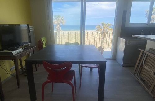 La Jetee Apartment | Elegant Renovated T3, Balcony Sea View, WIFI, Parking