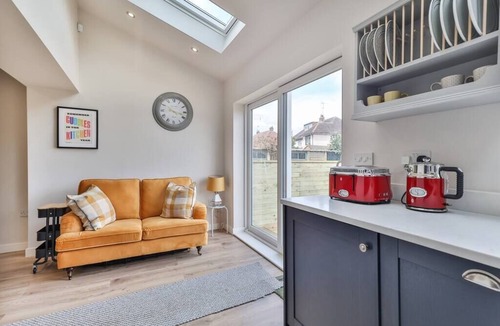Sheffield House | Elegant Retreat Nook at Peak District Gateway